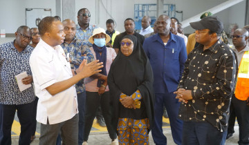 ​KATIBU MKUU KIONGOZI AFANYA ZIARA KWALA AKAGUA BANDARI KAVU NA KARAKANA YA SGR